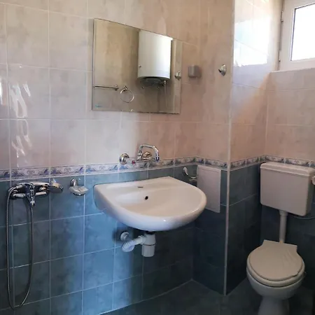 Hotel Aia Kavatsi 2*