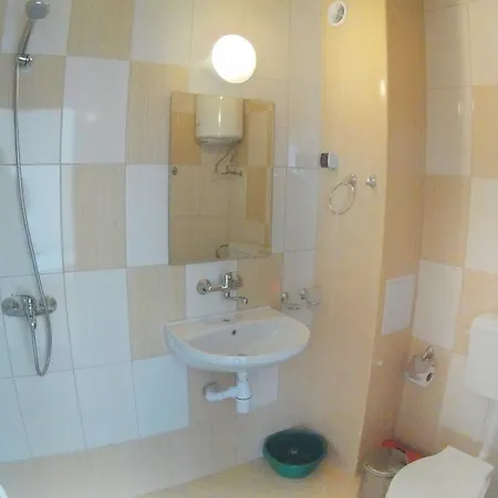 Hotel Aia Kavatsi 2*