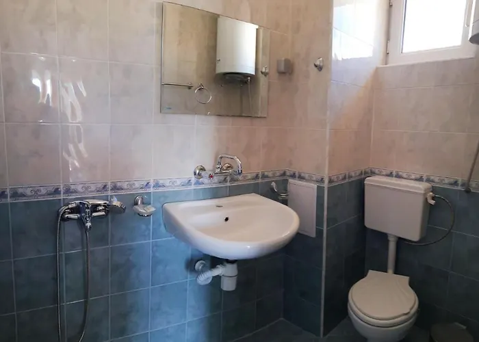 Hotel Aia Kavatsi 2*