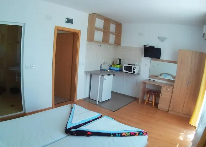 Aia Kavatsi ホテル