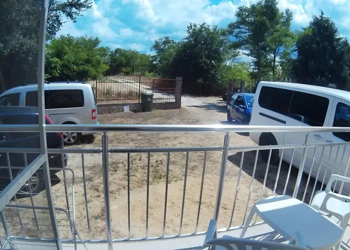 ホテル Aia Kavatsi 2*