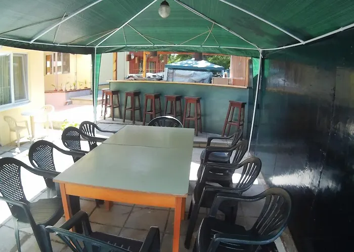 ホテル Aia Kavatsi 2*